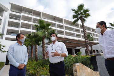 Centenares de nayaritas con empleo seguro en hotel inaugurado en Punta de Mita