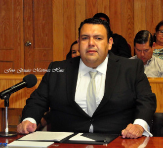 Se debe de ir por su dinero mal habido