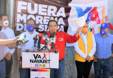 Denuncian piller&iacute;as de Oscar Medina en SIAPA-Tepic; piden su cabeza