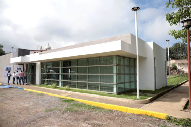 Refrenda To&ntilde;o su compromiso con adultos mayores y estudiantes