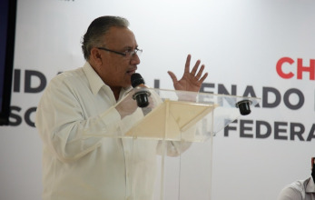 Chava Hern&aacute;ndez rindi&oacute; protesta como candidato del PRI al Senado