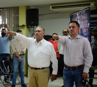 Chava Hern&aacute;ndez es candidato del PRI a Senador