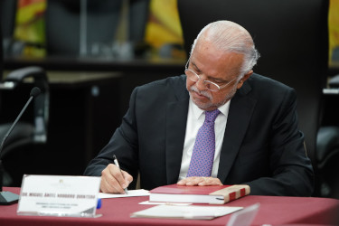 El gobernador Navarro combate corrupci&oacute;n de iniciativos privados