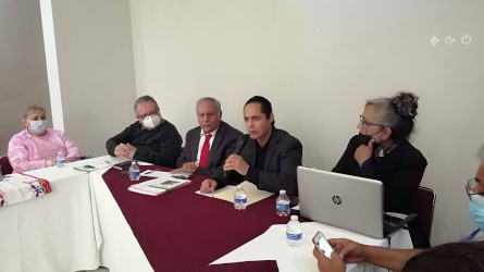 El Maestro Bernardo Narv&aacute;ez &Aacute;vila, present&oacute; su libro n&uacute;mero 46