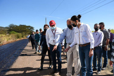 Atienden petici&oacute;n de mejoramiento carretero en municipio de Tepic 