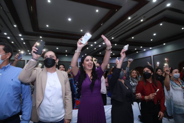&ldquo;El poder femenino&rdquo; abraza la vida