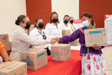 Lleva DIF estatal alimentos a habitantes de la sierra para mejorar nutrici&oacute;n