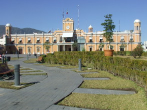 Consolida Roberto equipo de trabajo