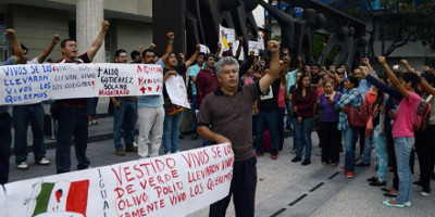 Arde Guerrero, demandan desaparici&oacute;n de poderes