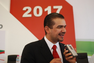 Alejandro Galv&aacute;n agarr&oacute; bre&ntilde;o