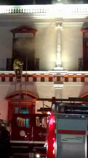 Incendio en palacio y &ldquo;aparece&rdquo; primer descuartizado