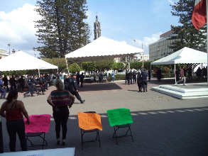 Trifulcas, manifestaciones y miles de polic&iacute;as en evaluaci&oacute;n magisterial