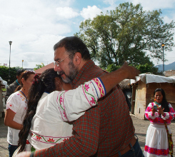Tendr&aacute;n casa ind&iacute;genas que invadieron Plaza de la M&uacute;sica en Tepic