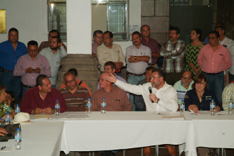 Con base en di&aacute;logo, Polo logra consenso para obra a cambio de canonj&iacute;as