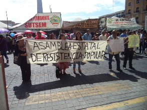 Hoy, marcha por entrega de becas y uniformes escolares