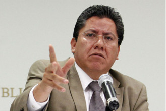 Recula gobierno, devuelven candidatura a Monreal 