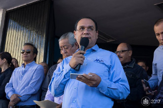 Son d&iacute;as dif&iacute;ciles, oscuros, clama el rector Nacho Pe&ntilde;a