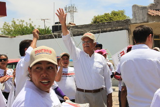 Salarios de funcionarios a la mitad: Navarro Quintero