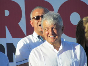 Fuera caretas todos contra AMLO y a favor de USA