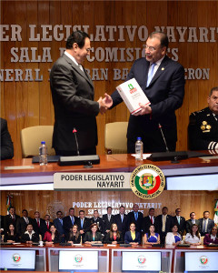 Roberto Sandoval env&iacute;a al Congreso su &uacute;ltimo informe de gobierno