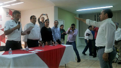 El diputado Armando V&eacute;lez es enlace legislativo de la CNOP