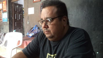 La pol&iacute;tica es muy dif&iacute;cil, pagu&eacute; mi novatez en la materia