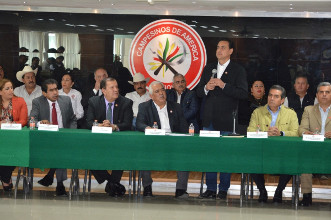 Cota entrega la estafeta de la CNC a Ismael Hern&aacute;ndez Deras 