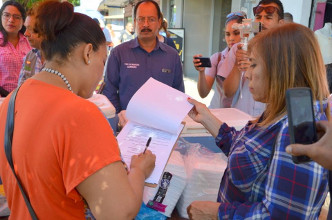 Promete Castell&oacute;n mejor reubicaci&oacute;n para ambulantes evacuados