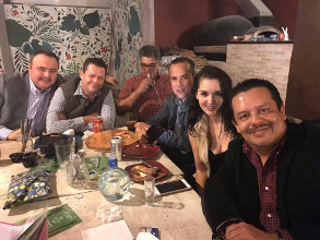 &iexcl;Somos muchos, m&aacute;s de cien!