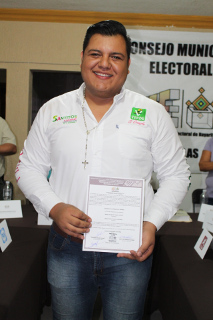 En San Blas, priista triunfador recibe constancia de mayor&iacute;a