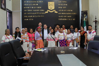 Mediante el di&aacute;logo, Castell&oacute;n venci&oacute; a artesanos ind&iacute;genas 