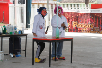 Con payasos, ni&ntilde;os aprenden ciencia jugando