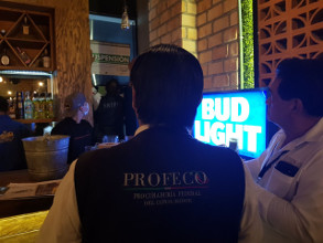 Por arbitrarios con clientes, Profeco suspende restaurantes y bares en Tepic