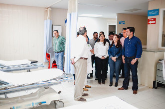 Se compromete Gobernador Echevarr&iacute;a a rehabilitar el hospital de Compostela