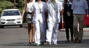 Gente vestida de blanco