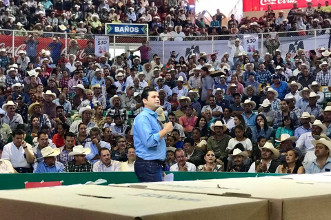 Como garrapatas ser&aacute;n exterminados dizque l&iacute;deres ganaderos