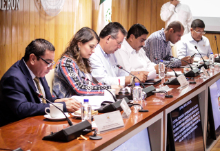 Suspender&aacute;n en el Congreso uso de pl&aacute;stico y papel