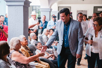Gobernador Echevarr&iacute;a apuesta por mejorar condiciones de vida a mujeres y abuelos