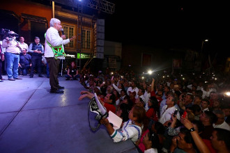 AMLO lleg&oacute; y les cumpli&oacute; a los nayaritas