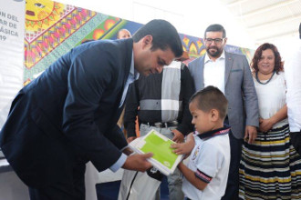 Gobierno entrega &uacute;tiles escolares y en breve uniformes