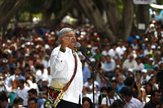 AMLO se cura en salud