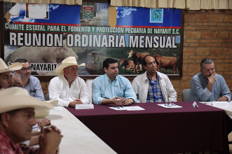 Intenta gobernador Echevarr&iacute;a erradicar enfermedades en ganado bovino