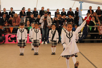Treinta y seis escuelas participan en concurso estatal de escoltas de bandera