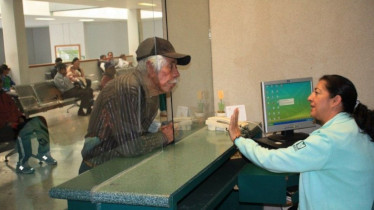 Que les quer&iacute;an dar su ag&uuml;ita a los pensionados