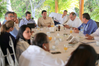 Ante Hacienda federal pugna Echevarr&iacute;a por realizaci&oacute;n de obra p&uacute;blica para Nayarit