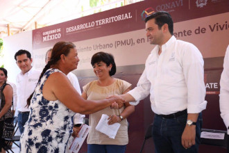 En Nayarit entregan dinero de la Federaci&oacute;n para mejoramiento de vivienda