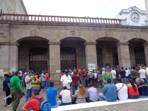 Los bur&oacute;cratas municipales reclaman lo suyo