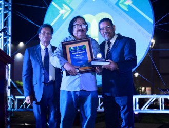 Juan Lamas recibe reconocimiento en el festival Amado Nervo