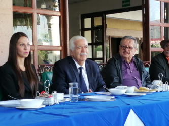 Desayuno con el exembajador Celso H. Delgado Ram&iacute;rez