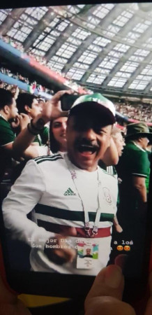 Con dinero ahorrado como diputado, asistimos al mundial en Rusia